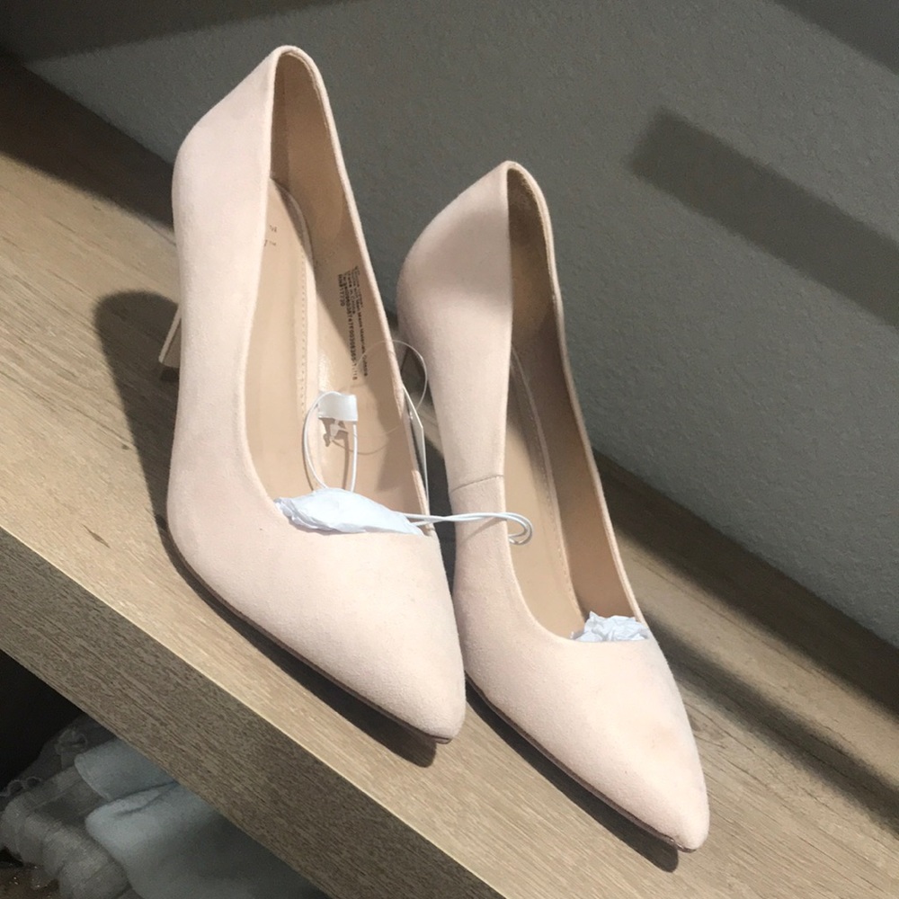NWT, Baby Pink Heel